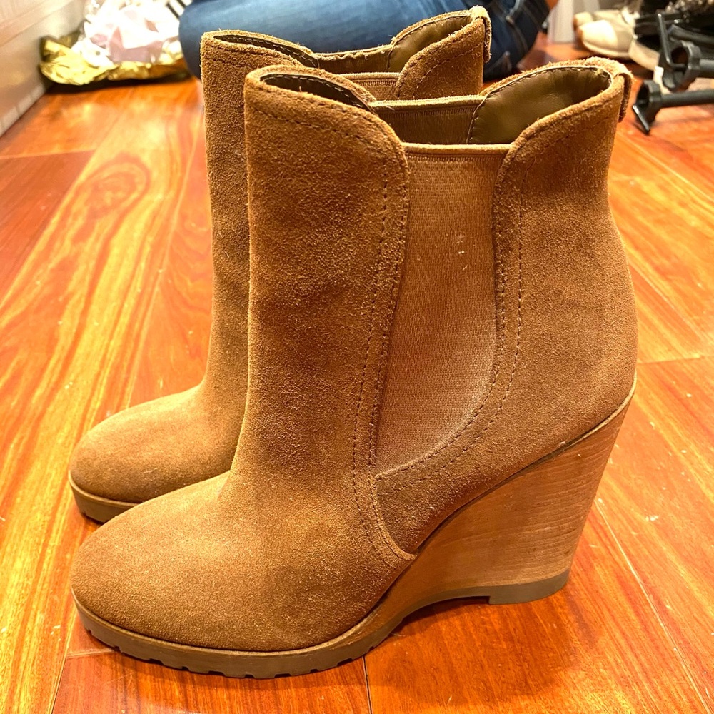 Michael Kors Beige Booty! Size 8!